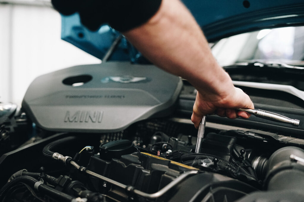 SERVICE MINI COOPER JAGA MOBIL TETAP PRIMA