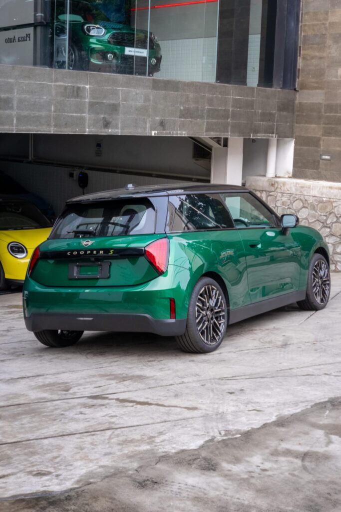mini 3 door se electric 2025