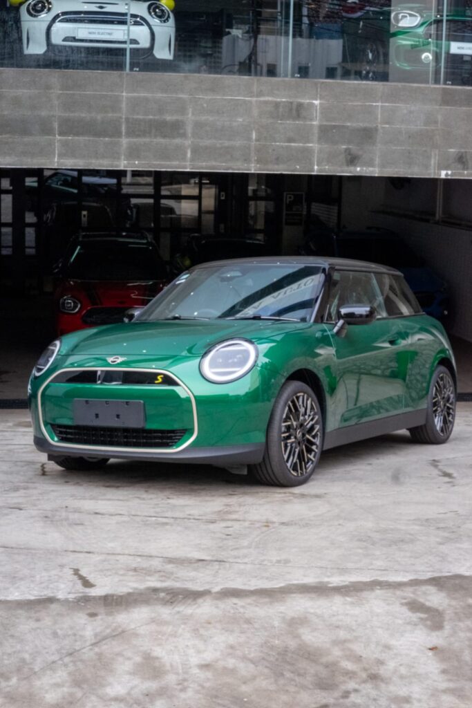 mini 3 door se electric 2025
