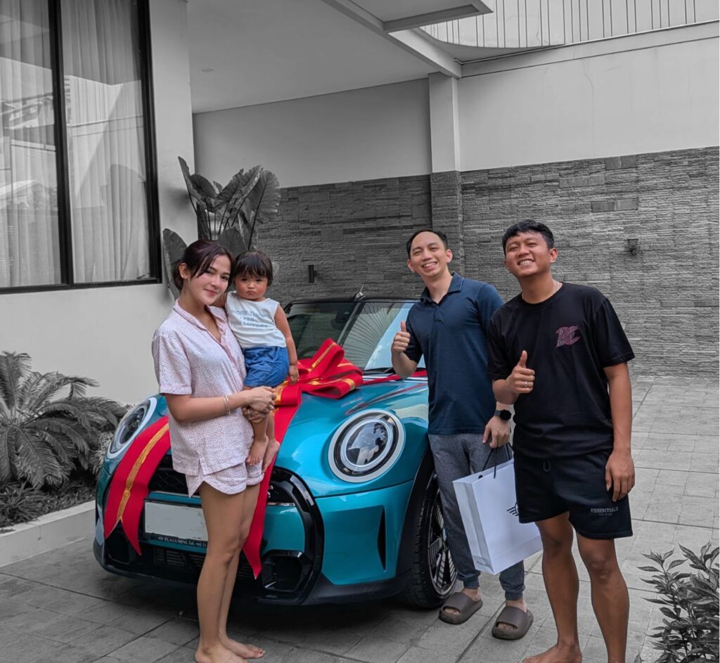 denny caknan bella bonita hadiahkan mini cooper cabriolet